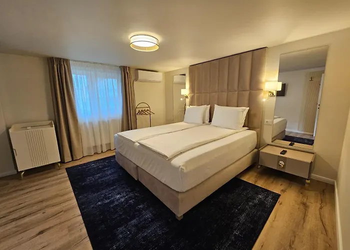 Hotel Queen Ramnicu Valcea photo